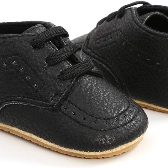 Chic Steps: Classic Black Baby Shoes for Style and Comfort - Picture 5 of 6